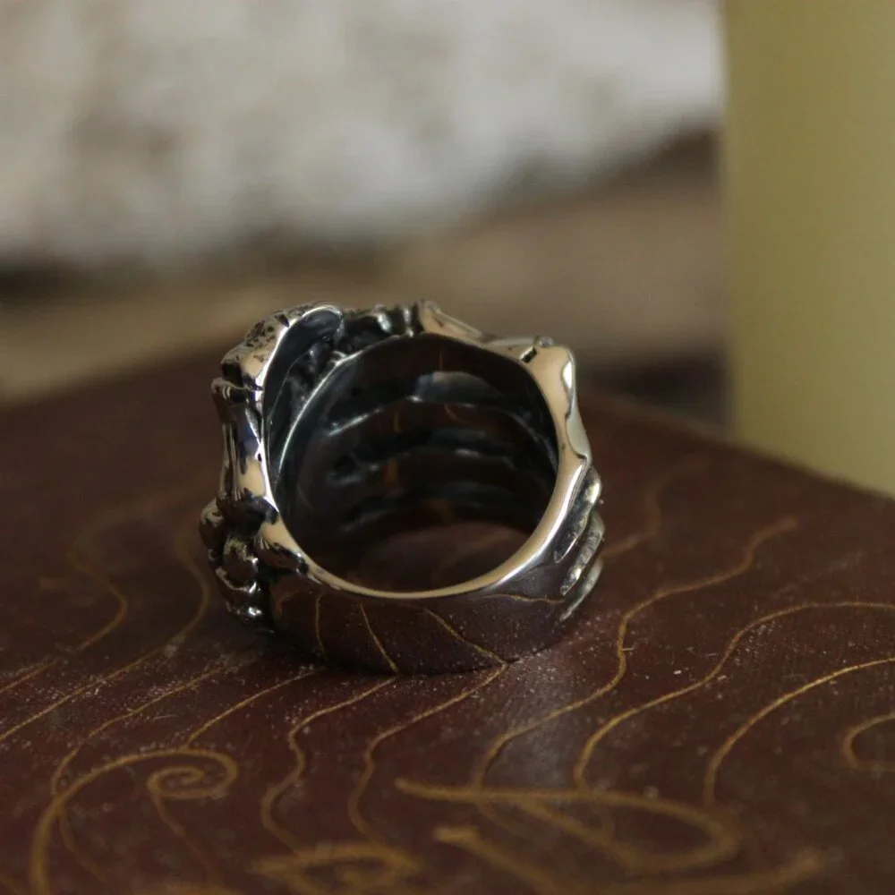 Gothic Statement Ring, Skeleton Hand and Fingers, Size approx 6.5-7 - Picture 7 of 10